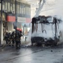 Almagro Impactante incendio de un colectivo en Díaz Vélez y Medrano